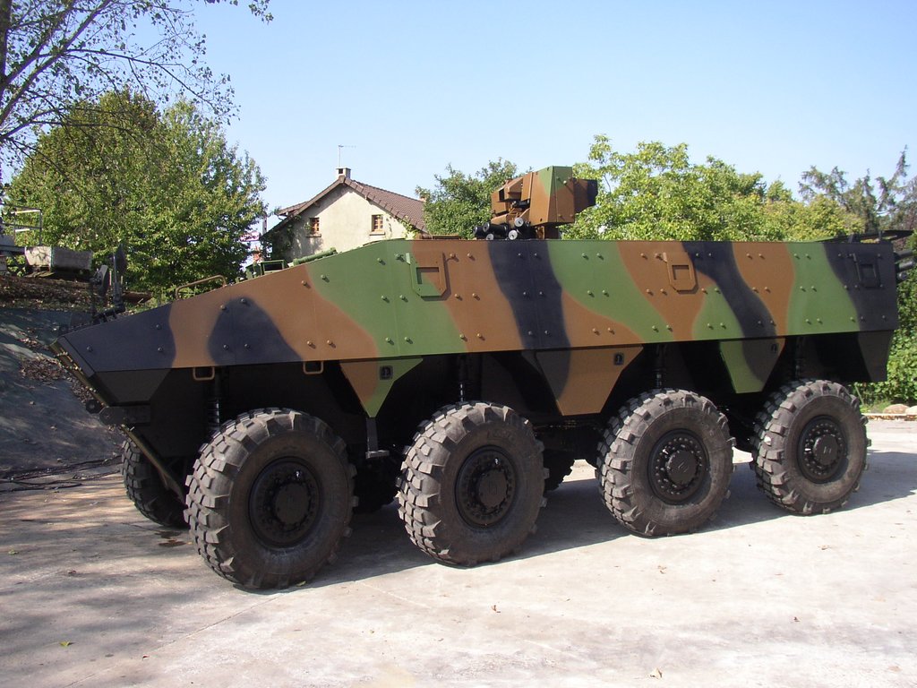 Véhicule blindé sablé puis peint